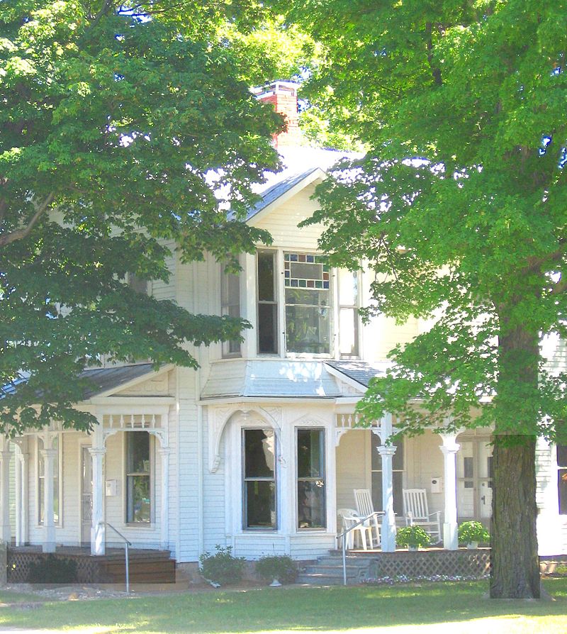 800px-Parker_House,_Orland,_Indiana